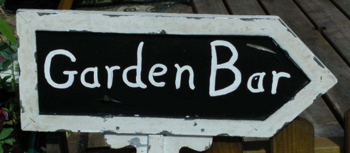 garden-bar-signpost